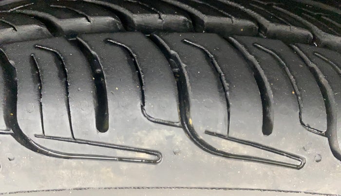 2013 Hyundai i10 MAGNA 1.2, Petrol, Manual, 38,025 km, Left Front Tyre Tread
