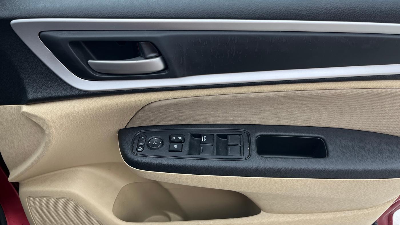 2023 Honda Amaze 1.2L I-VTEC VX CVT, Petrol, Automatic, 15,985 km, Driver Side Door Panels Control