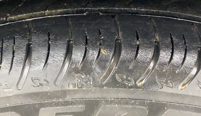 2021 Nissan MAGNITE XV PREMIUM TURBO (O) CVT, Petrol, Automatic, 27,635 km, Left Rear Tyre Tread