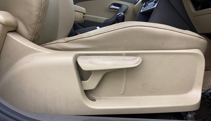 2016 Volkswagen Vento HIGHLINE 1.6 MPI, Petrol, Manual, 72,000 km, Driver Side Adjustment Panel