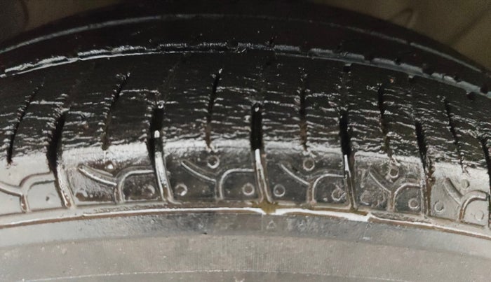 2019 Hyundai NEW SANTRO SPORTZ CNG, CNG, Manual, 50,094 km, Left Front Tyre Tread