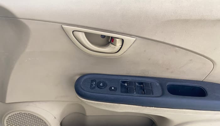 2014 Honda Amaze 1.2L I-VTEC SX, CNG, Manual, 74,174 km, Driver Side Door Panels Control