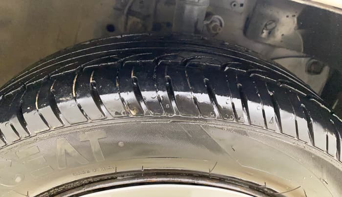 2014 Honda Amaze 1.2L I-VTEC SX, CNG, Manual, 74,174 km, Right Front Tyre Tread