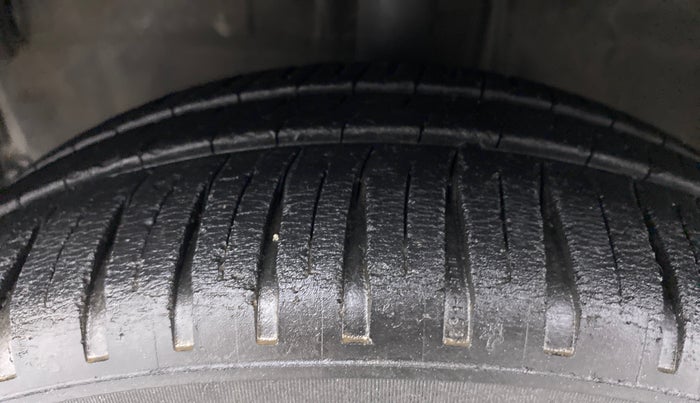 2011 Toyota Etios Liva G, Petrol, Manual, 78,193 km, Left Front Tyre Tread