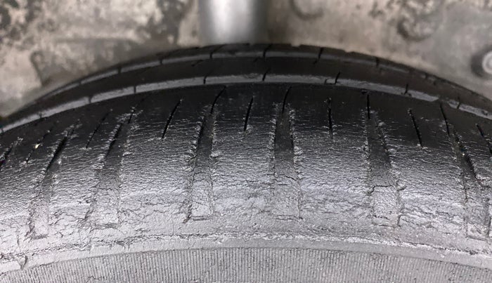 2011 Toyota Etios Liva G, Petrol, Manual, 78,193 km, Right Rear Tyre Tread