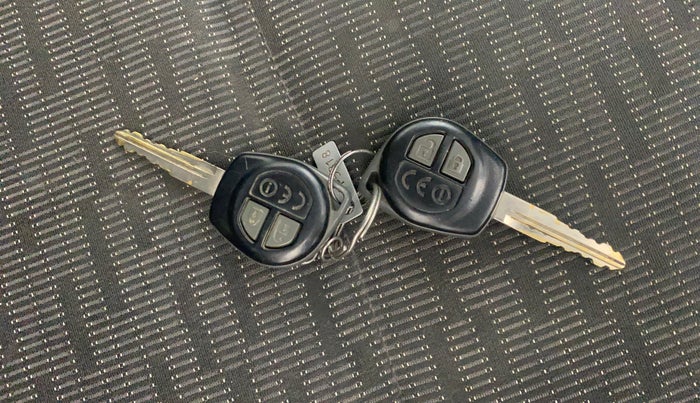 2017 Maruti IGNIS DELTA 1.2, Petrol, Manual, 74,559 km, Key Close Up