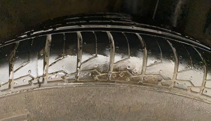 2024 KIA SONET HTE (O) 1.2 Petrol MT, Petrol, Manual, 4,952 km, Left Rear Tyre Tread