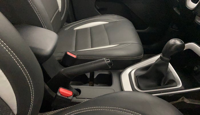 2024 KIA SONET HTE (O) 1.2 Petrol MT, Petrol, Manual, 4,952 km, Gear Lever