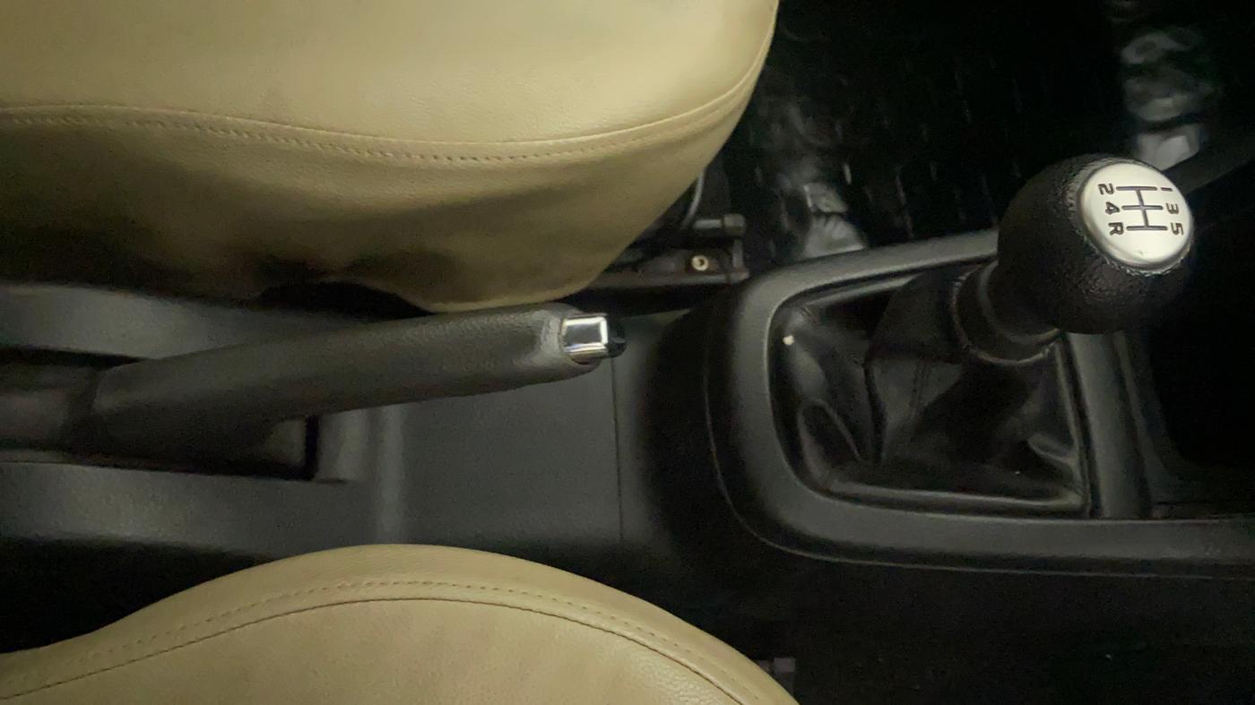 2014 Maruti Swift VXI, Petrol, Manual, 29,973 km, Gear Lever