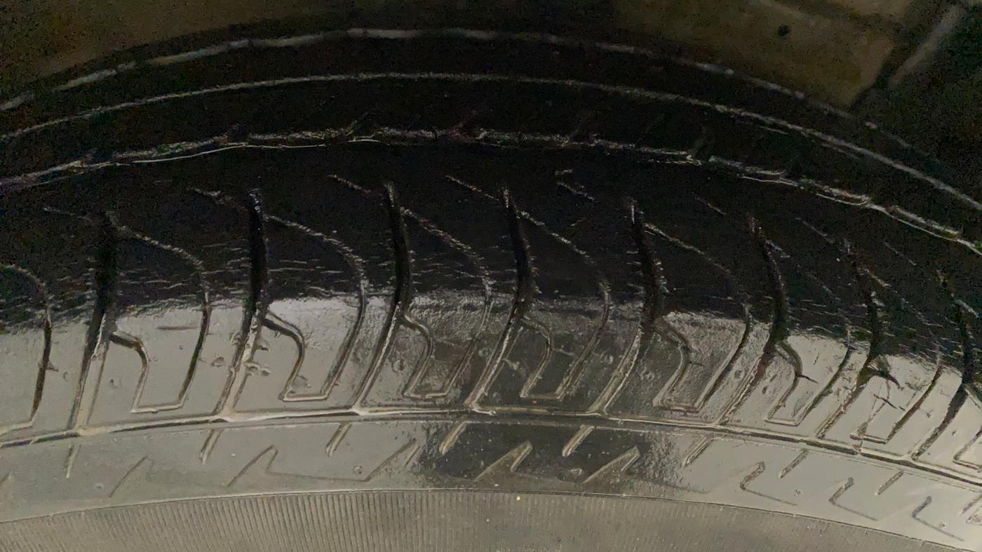 2014 Maruti Swift VXI, Petrol, Manual, 29,973 km, Right Rear Tyre Tread