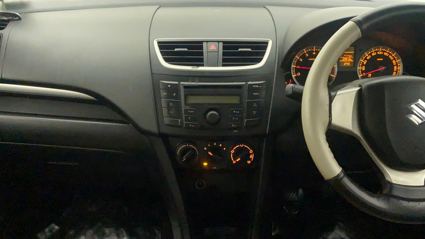 2014 Maruti Swift VXI, Petrol, Manual, 29,973 km, Air Conditioner