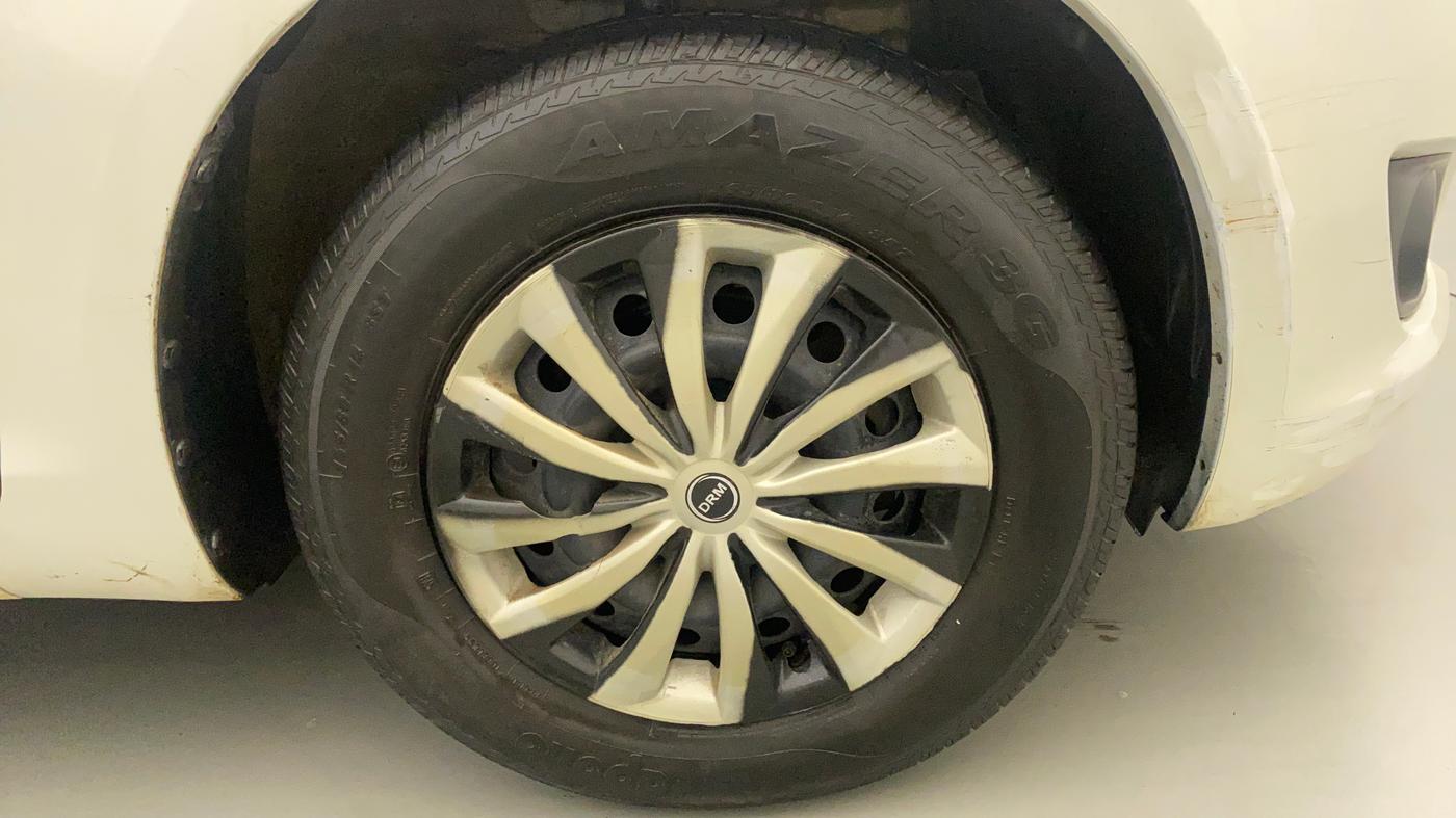 2014 Maruti Swift VXI, Petrol, Manual, 29,973 km, Right Front Wheel