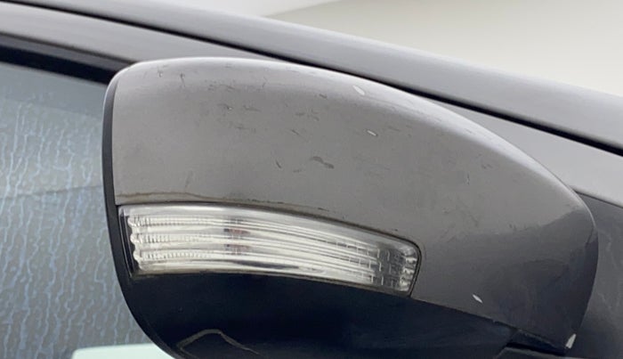 2015 Maruti Ciaz ZXI+, Petrol, Manual, 79,743 km, Right rear-view mirror - Minor scratches