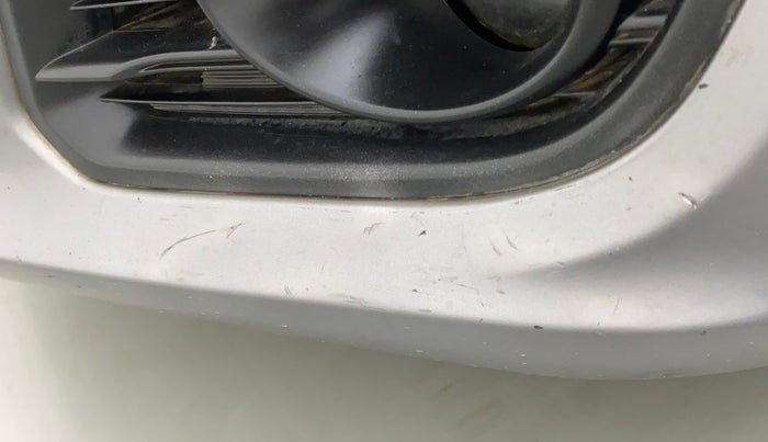 2015 Maruti Ciaz ZXI+, Petrol, Manual, 79,743 km, Front bumper - Minor scratches