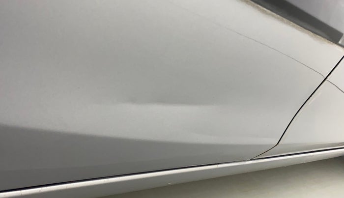 2015 Maruti Ciaz ZXI+, Petrol, Manual, 79,743 km, Right rear door - Slightly dented