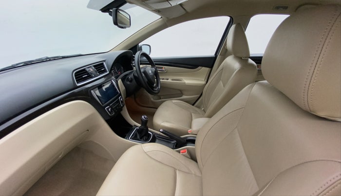 2015 Maruti Ciaz ZXI+, Petrol, Manual, 79,743 km, Right Side Front Door Cabin