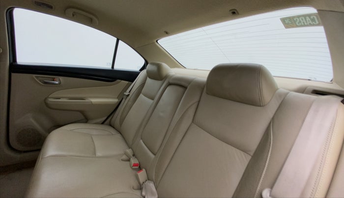 2015 Maruti Ciaz ZXI+, Petrol, Manual, 79,743 km, Right Side Rear Door Cabin