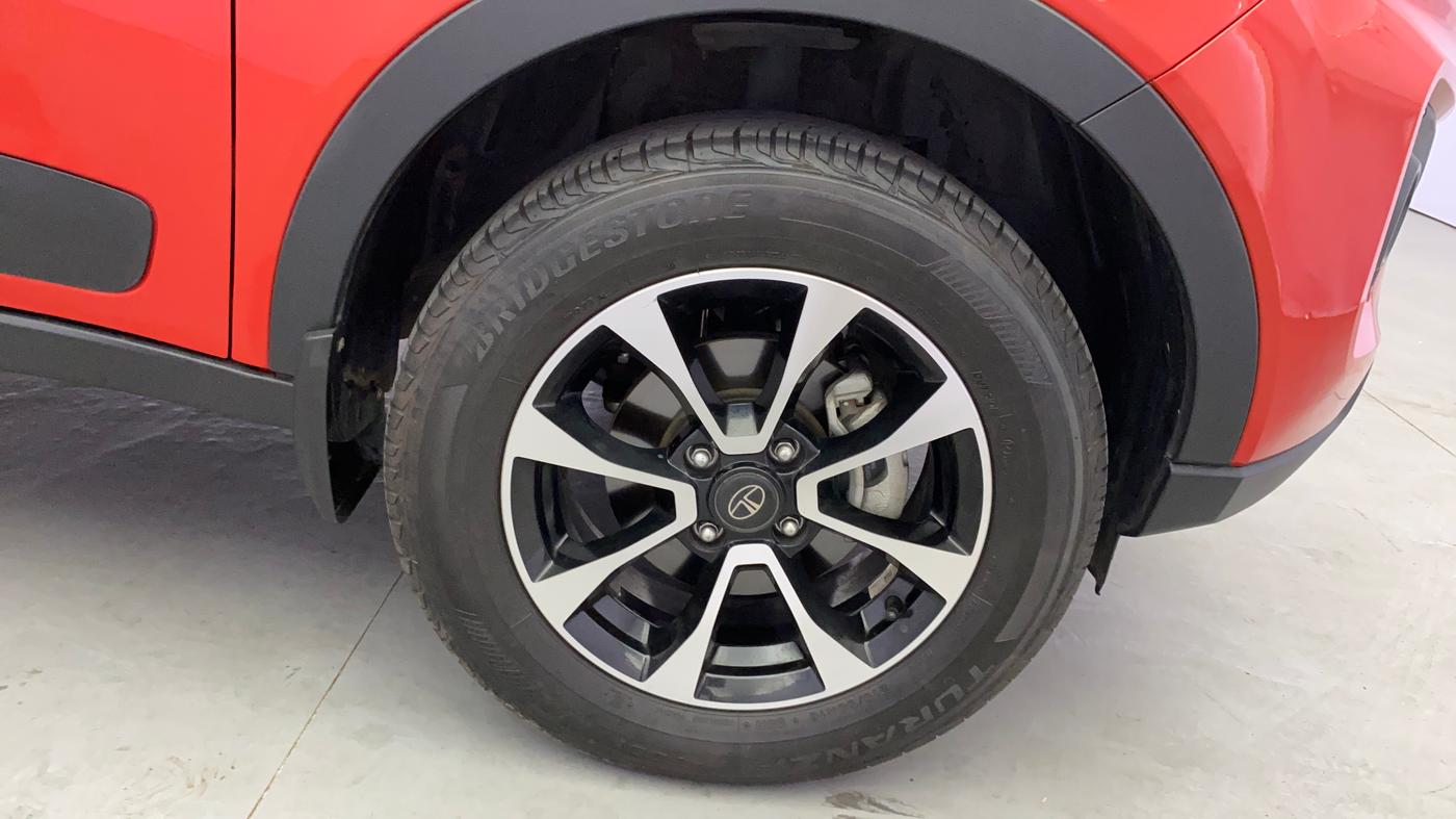 2021 Tata NEXON XZA PLUS PETROL, Petrol, Automatic, 22,732 km, Right Front Wheel