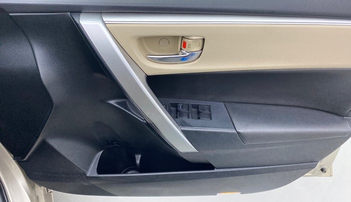 2016 Toyota Corolla Altis VL CVT PETROL, Petrol, Automatic, 69,541 km, Driver Side Door Panels Control