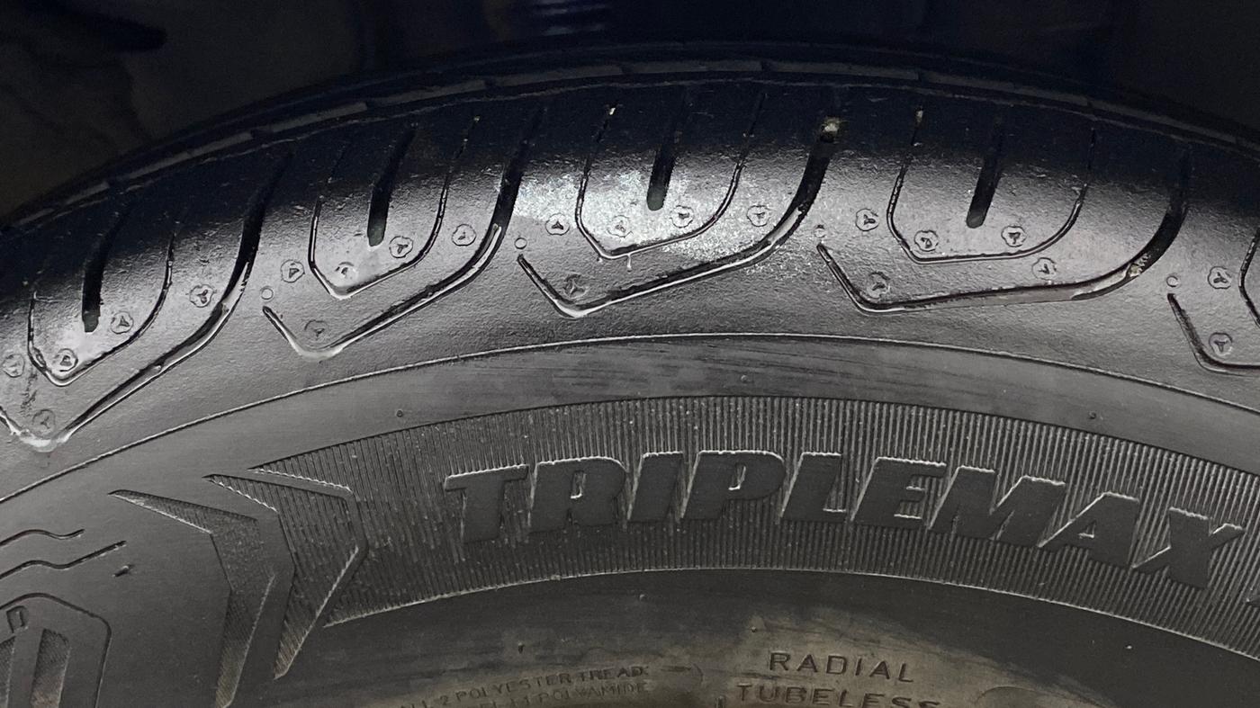 2013 Nissan Sunny XL CVT, Petrol, Automatic, 1,18,253 km, Right Front Tyre Tread