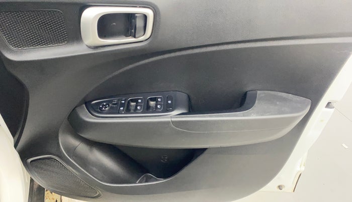 2020 Hyundai VENUE S 1.2, Petrol, Manual, 68,014 km, Driver Side Door Panels Control