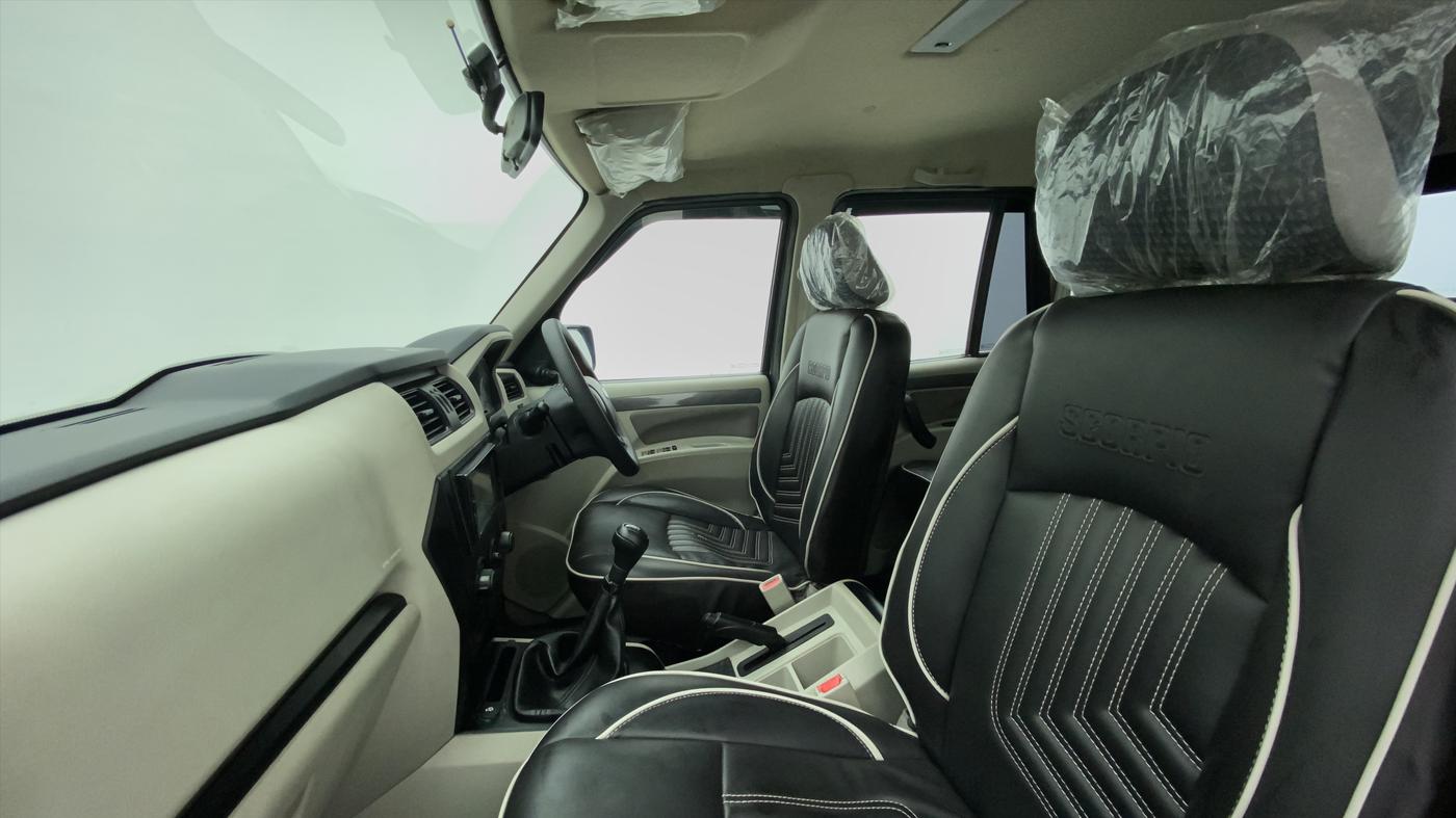 2021 Mahindra Scorpio S5, Diesel, Manual, 10,177 km, Right Side Front Door Cabin