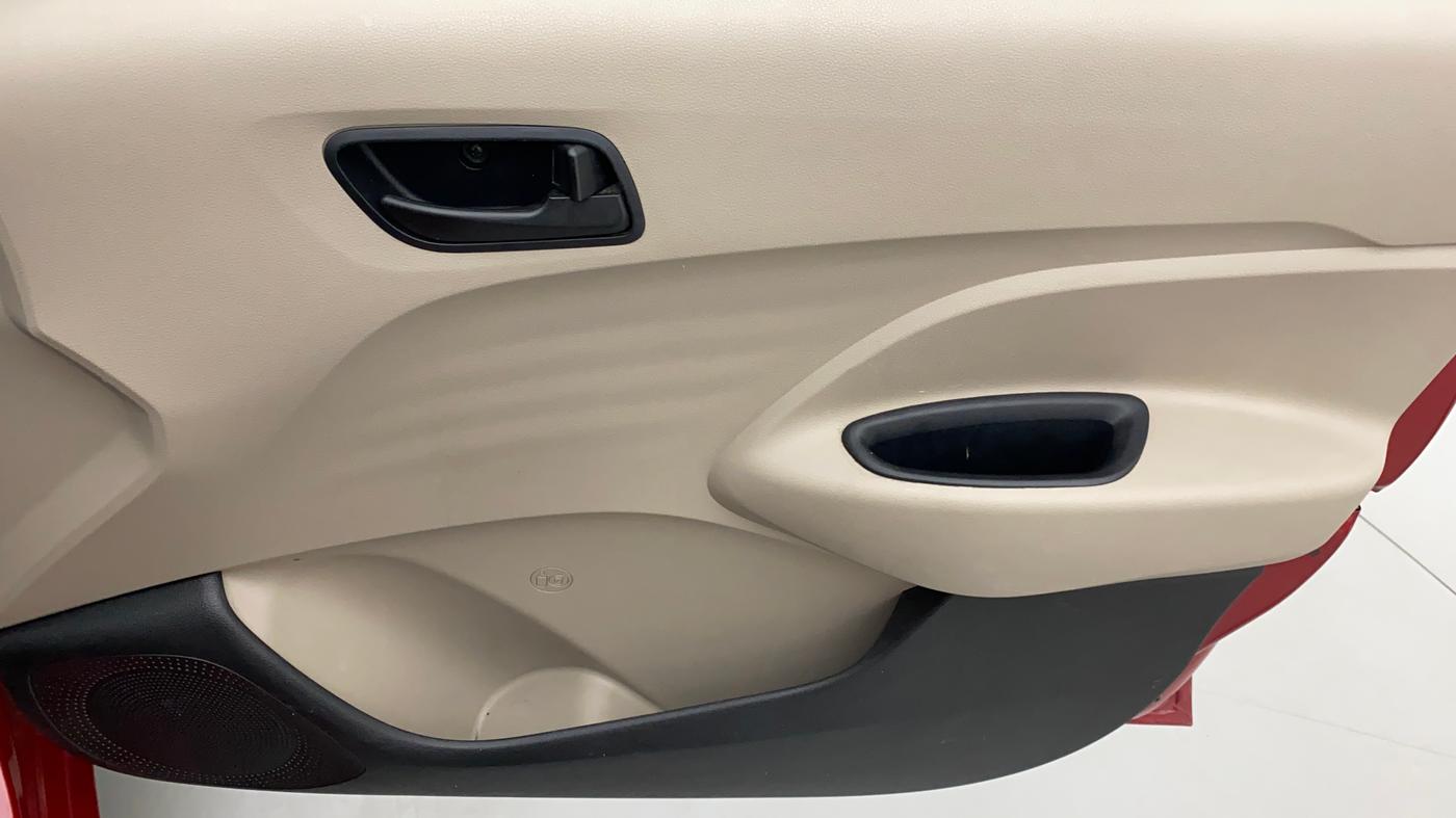 2020 Hyundai NEW SANTRO MAGNA 1.1 CORPORATE EDITION, Petrol, Manual, 17,051 km, Driver Side Door Panels Control