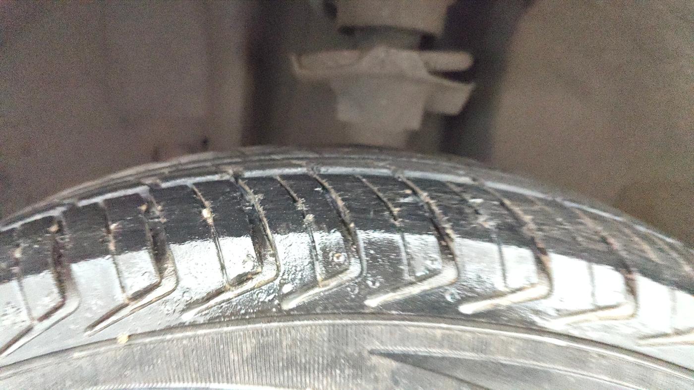 2018 Renault Kwid RXT 1.0 AMT (O), Petrol, Automatic, 11,574 km, Left Front Tyre Tread