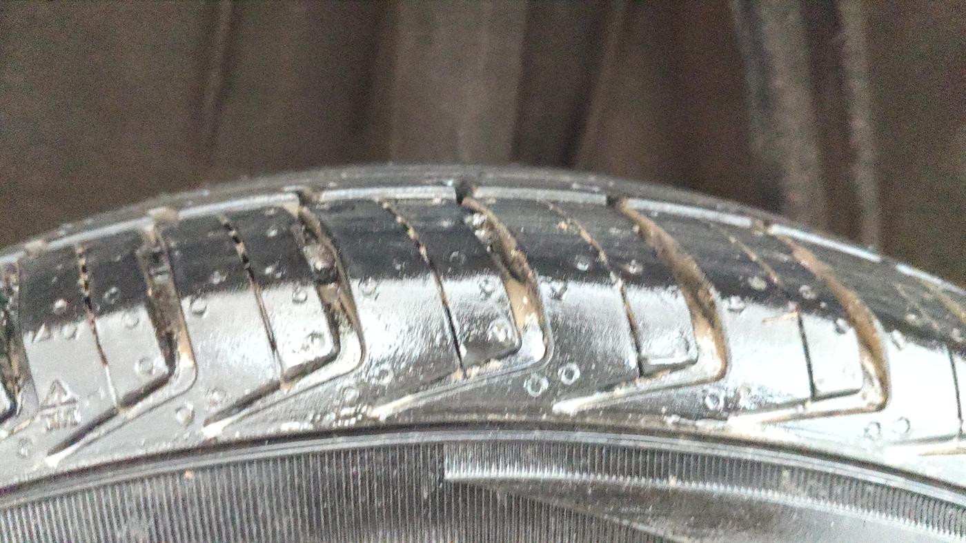 2018 Renault Kwid RXT 1.0 AMT (O), Petrol, Automatic, 11,574 km, Right Rear Tyre Tread