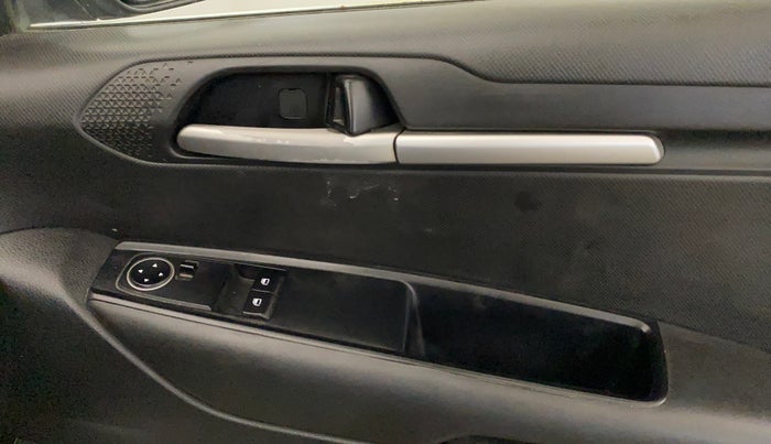 2022 KIA SONET HTE 1.5, Diesel, Manual, 52,991 km, Driver Side Door Panels Control