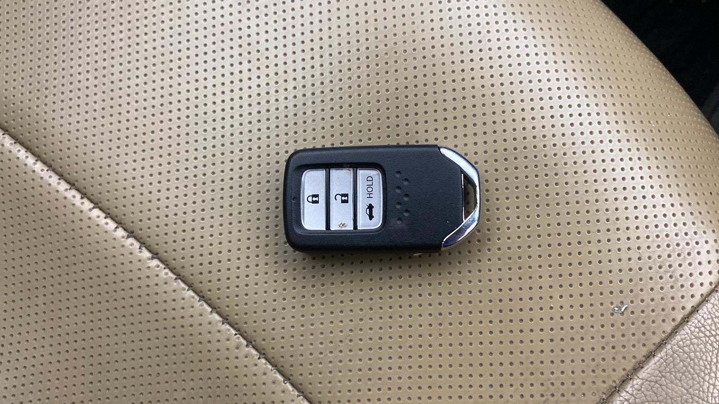 2019 Honda Amaze 1.5L I-DTEC VX CVT, Diesel, Automatic, 1,15,218 km, Key Close Up