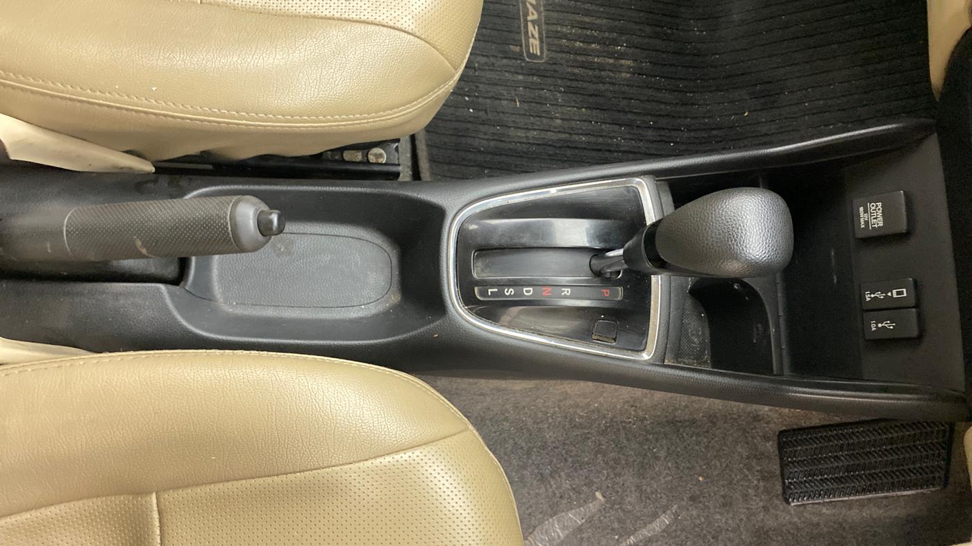2019 Honda Amaze 1.5L I-DTEC VX CVT, Diesel, Automatic, 1,15,218 km, Gear Lever