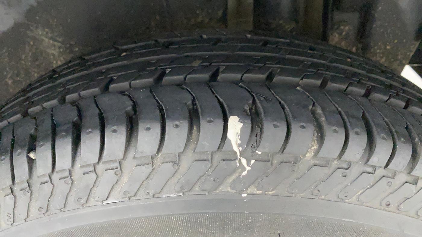 2017 Maruti Swift LXI OPT, Petrol, Manual, 15,378 km, Left Rear Tyre Tread