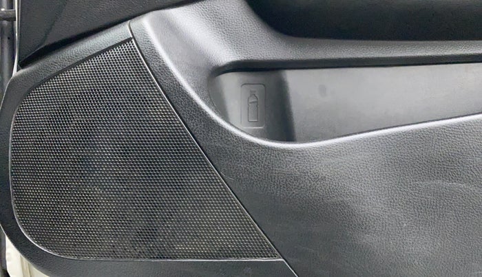 2017 Maruti Swift LXI OPT, Petrol, Manual, 15,378 km, Speaker