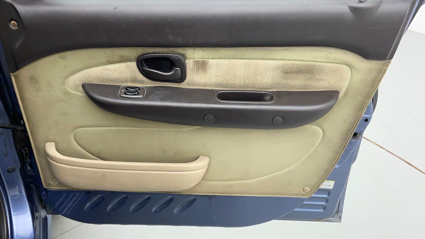 2013 Hyundai Santro Xing GL PLUS, CNG, Manual, 94,110 km, Driver Side Door Panels Control