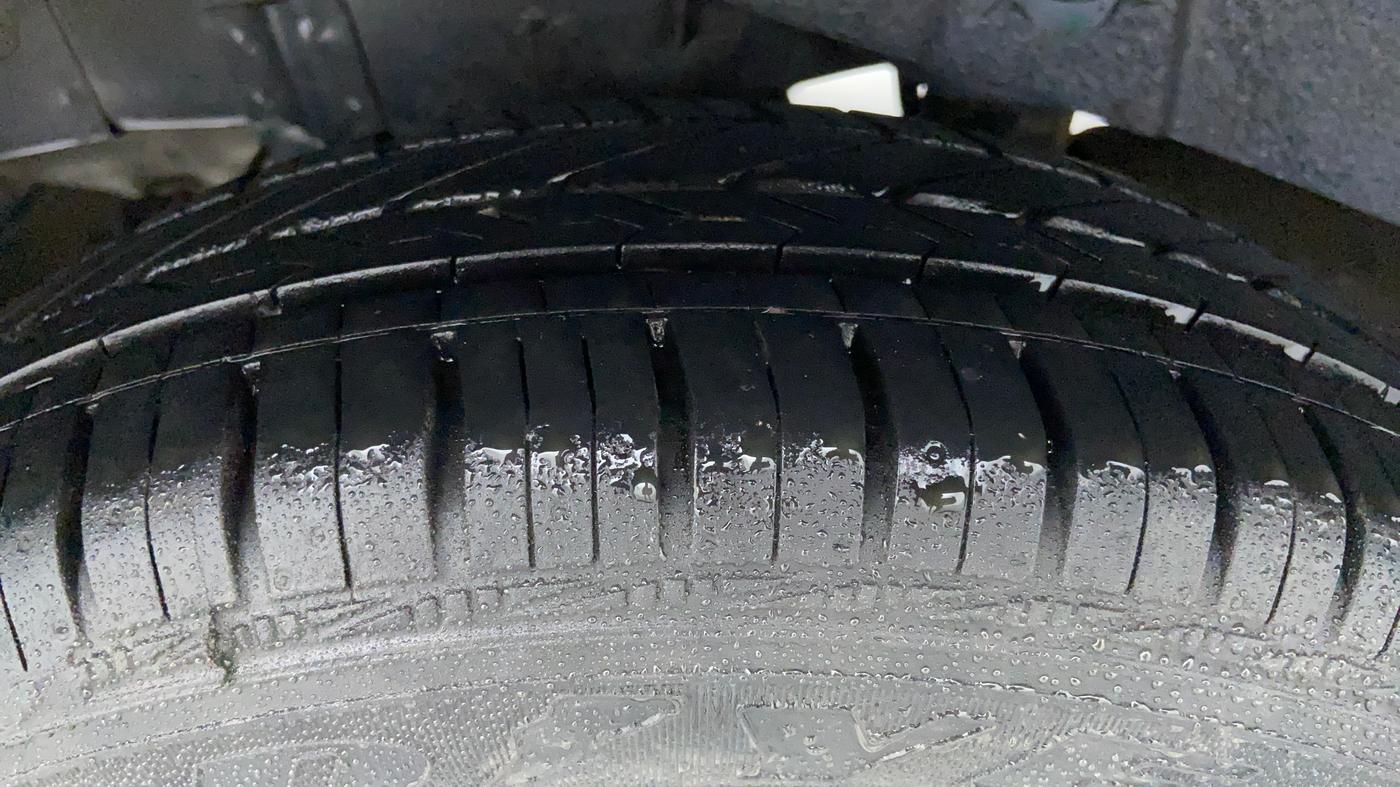 2013 Hyundai Santro Xing GL PLUS, CNG, Manual, 94,110 km, Right Rear Tyre Tread