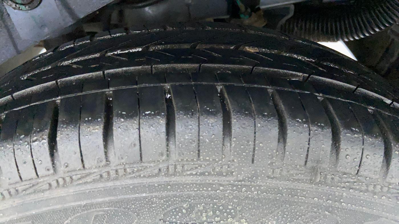 2013 Hyundai Santro Xing GL PLUS, CNG, Manual, 94,110 km, Left Rear Tyre Tread