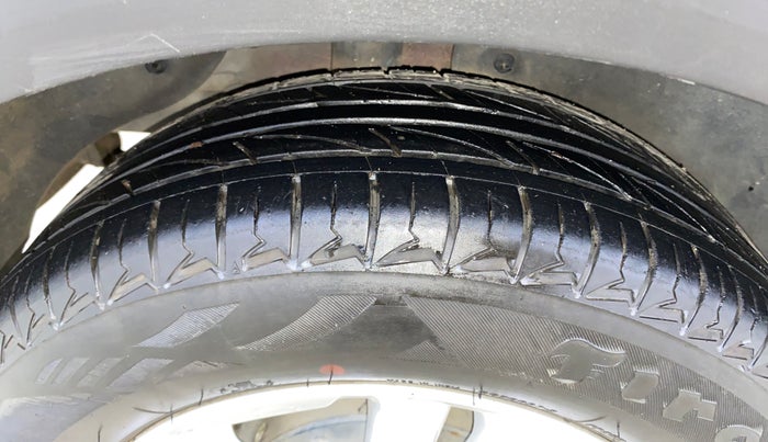 2016 Hyundai Creta SX PLUS 1.6 PETROL, Petrol, Manual, 55,946 km, Right Rear Tyre Tread