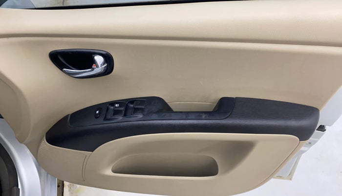 2015 Hyundai i10 SPORTZ 1.1 IRDE2, Petrol, Manual, 74,513 km, Driver Side Door Panels Control