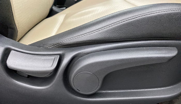 2018 Hyundai Verna 1.6 SX VTVT (O), Petrol, Manual, 60,452 km, Driver Side Adjustment Panel