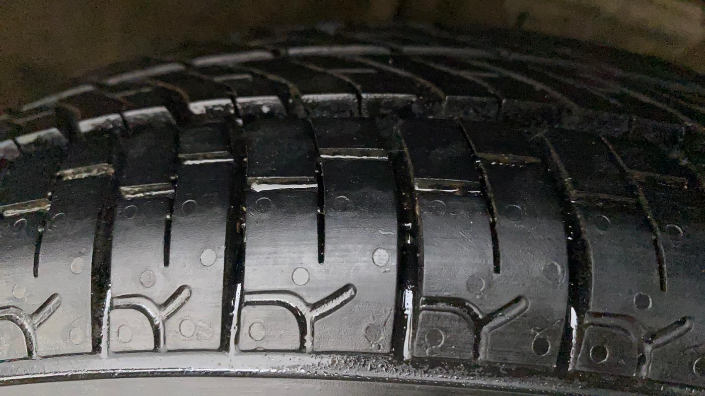 2010 Maruti Zen Estilo LXI, Petrol, Manual, 15,054 km, Right Front Tyre Tread