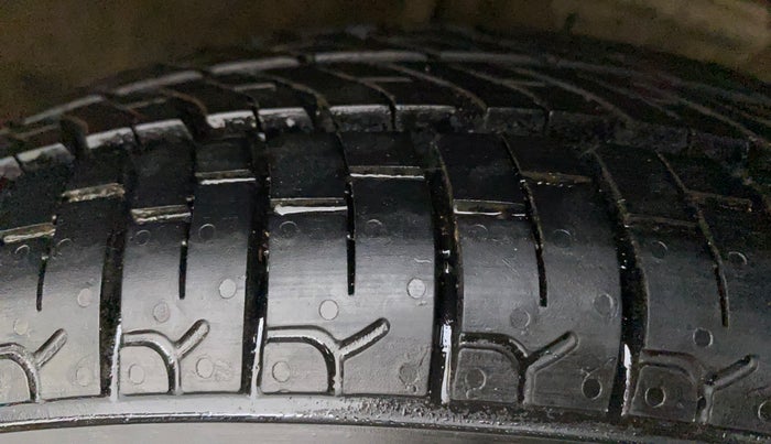 2010 Maruti Zen Estilo LXI, Petrol, Manual, 15,054 km, Right Front Tyre Tread