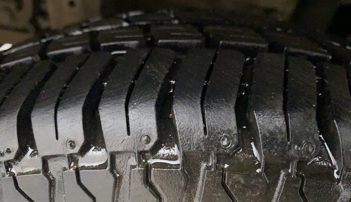 2010 Maruti Zen Estilo LXI, Petrol, Manual, 15,054 km, Right Rear Tyre Tread