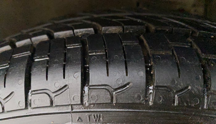 2010 Maruti Zen Estilo LXI, Petrol, Manual, 15,054 km, Left Front Tyre Tread