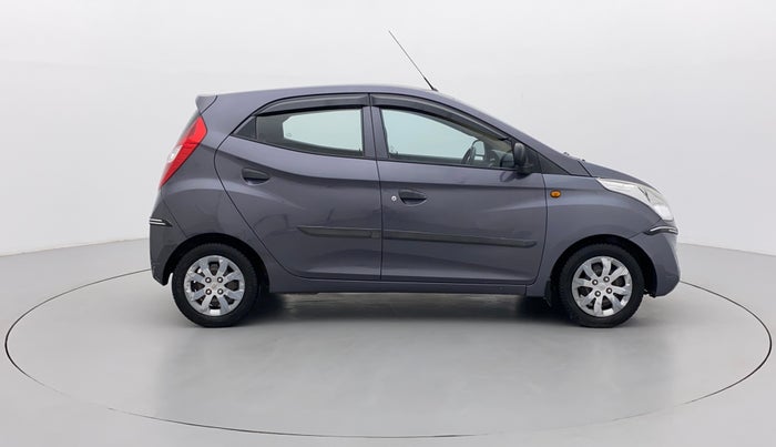 2017 Hyundai Eon MAGNA +, Petrol, Manual, 72,083 km, Right Side View