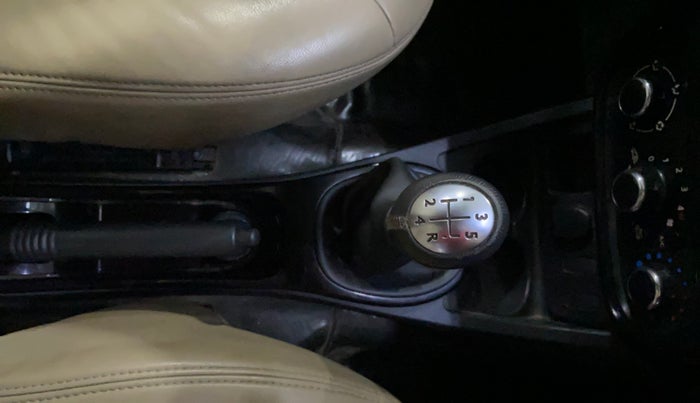 2014 Renault Duster RXL PETROL, Petrol, Manual, 37,765 km, Gear Lever