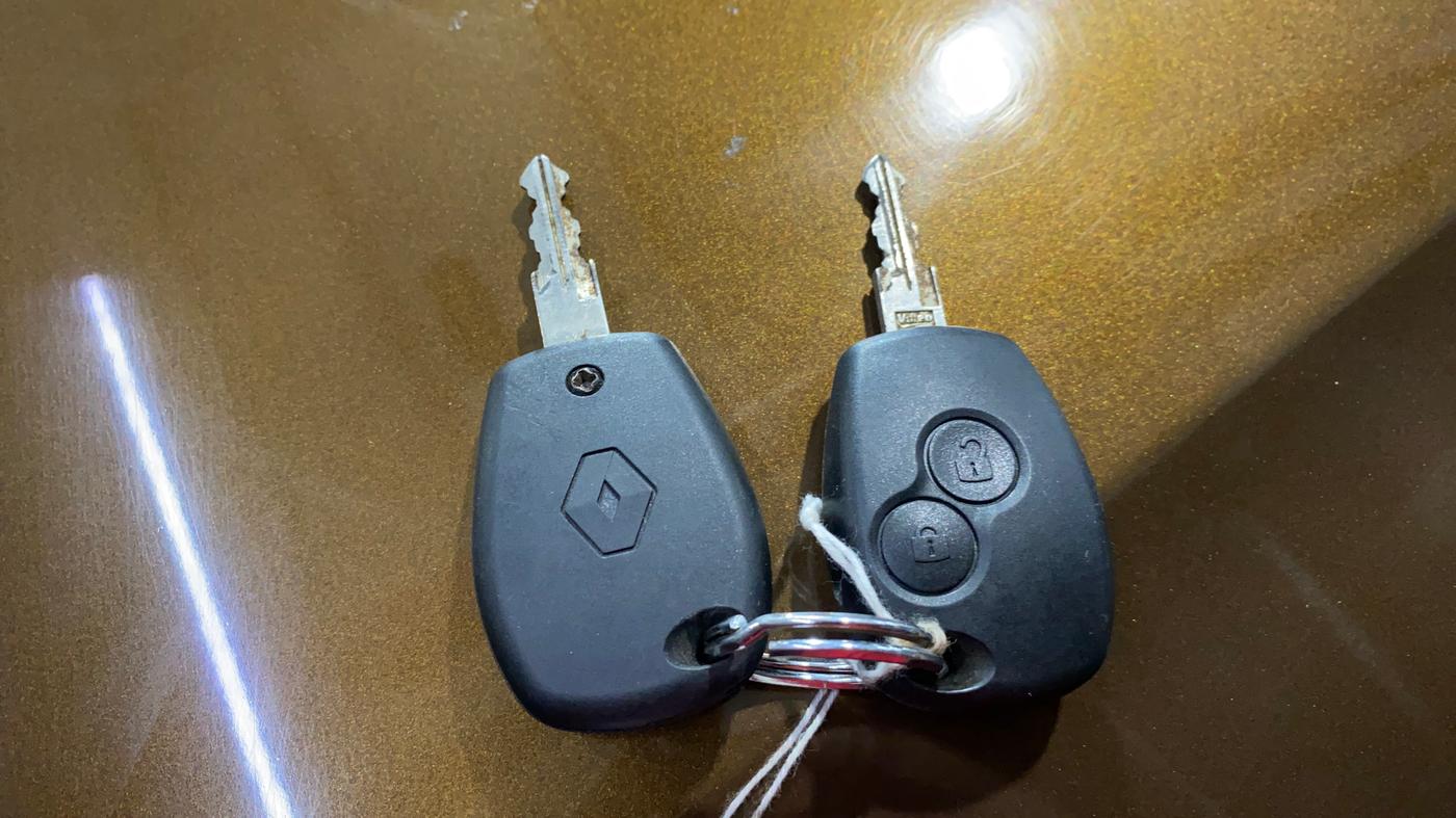 2014 Renault Duster RXL PETROL, Petrol, Manual, 37,765 km, Key Close Up