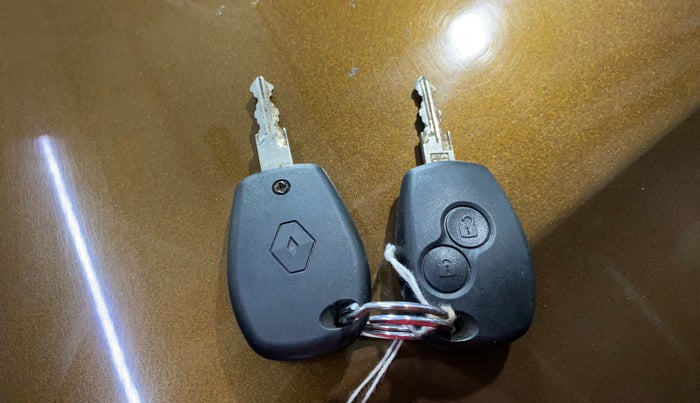 2014 Renault Duster RXL PETROL, Petrol, Manual, 37,765 km, Key Close Up