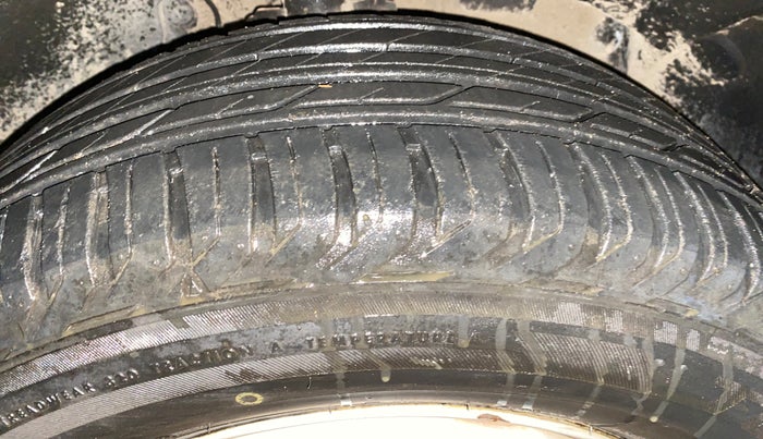 2014 Renault Duster RXL PETROL, Petrol, Manual, 37,765 km, Right Front Tyre Tread