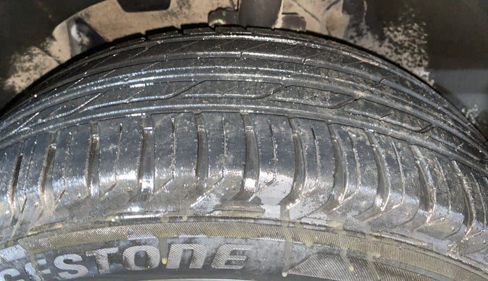 2014 Renault Duster RXL PETROL, Petrol, Manual, 37,765 km, Left Front Tyre Tread